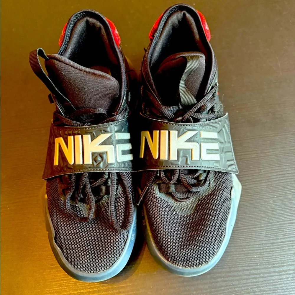 Nike Future Court 3 Grade School Kids' Basketball Shoes Size 4.5